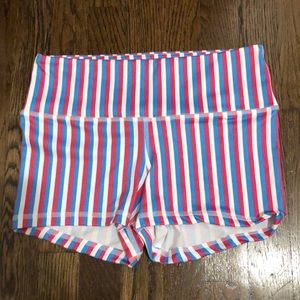 Fleo shorts size small!